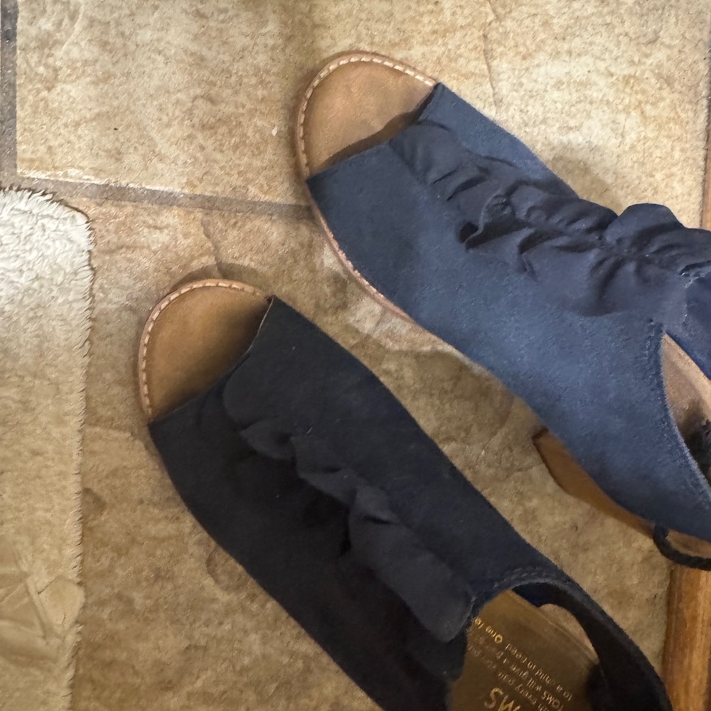 TOMS Women's Navy Peep-Toe Mules